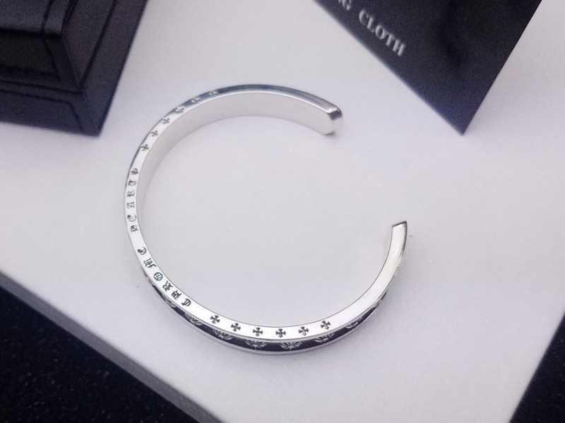 Ch*0me He**ts bracelets